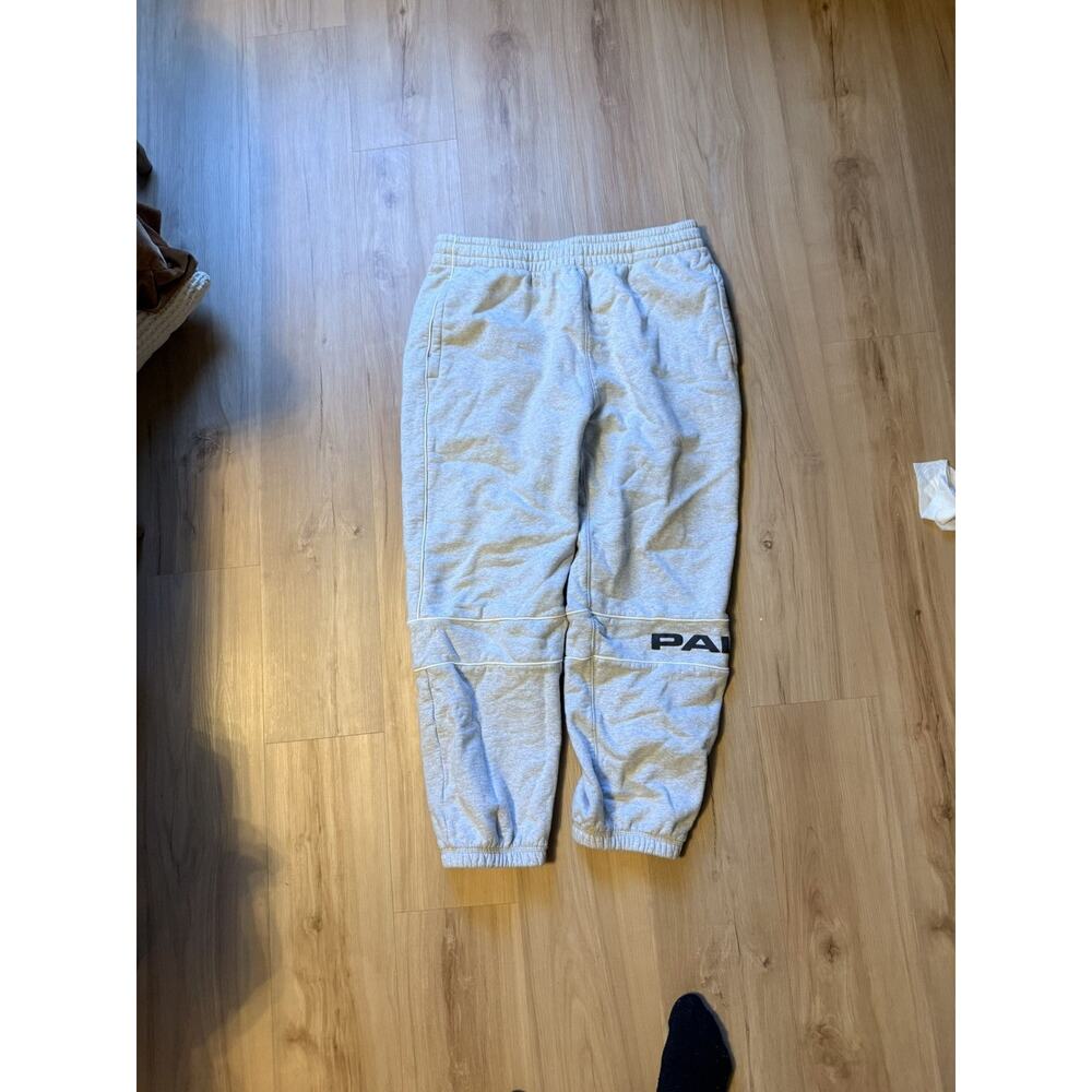 Palace sweatpants with Logo on leg